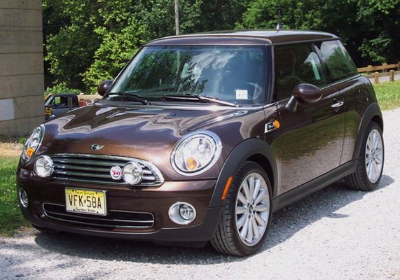 Mini Cooper Classic 2010. 2010 Mini Cooper: Still fun,
